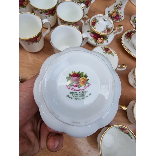 1513 - An extensive Royal Albert 'Old Country Roses' tea and dinner service; together with other related it... 