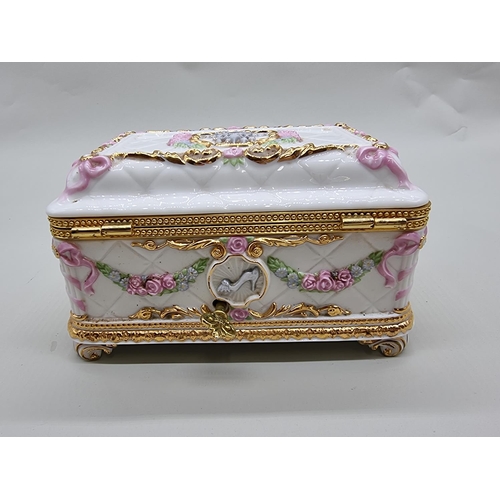 1525 - WITHDRAWN FROM AUCTION - A Franklin Mint 'House of Faberge' musical jewellery box, 20cm wide.... 