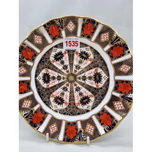 1535 - A pair of Royal Crown Derby 'Old Imari' plates, 22cm diameter. 