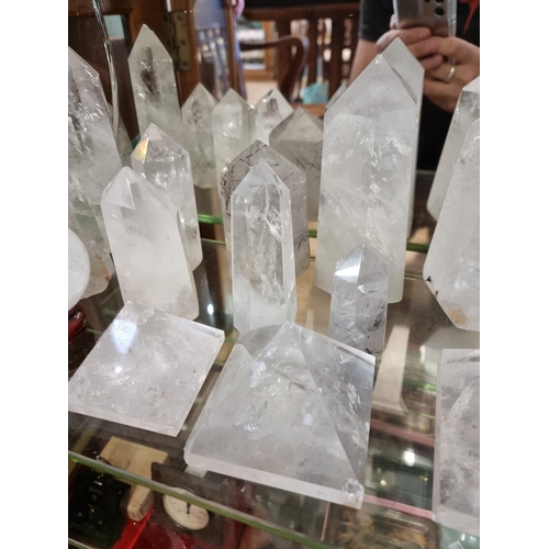 1610 - Natural History: a collection of quartz obelisks and similar, largest 18cm high. (20)... 