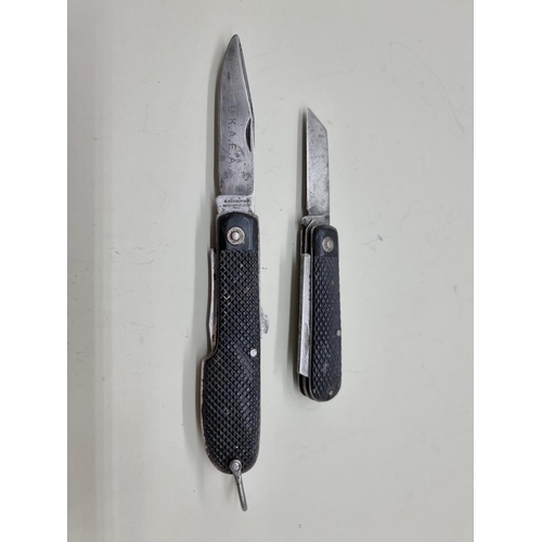 1627 - Two antique pocket knives, largest 14cm long.