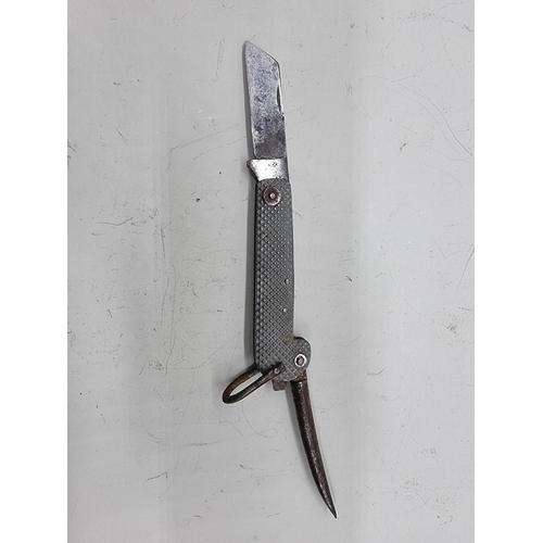 1630 - A British military folding pocket or Jack knife, by Rodgers Sheffield, with broad arrow, 14cm closed... 