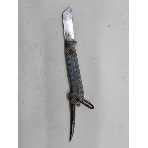 1630 - A British military folding pocket or Jack knife, by Rodgers Sheffield, with broad arrow, 14cm closed... 