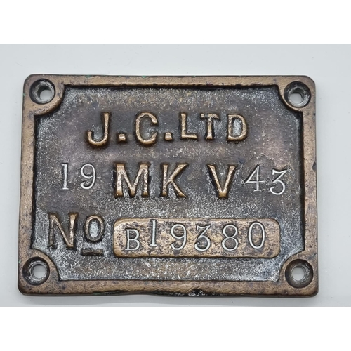 1643 - A World War II cast brass plaque, inscribed 'J.C. Ltd, MK V, No B19380, 1943', 10cm wide.... 