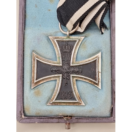 1644 - A World War I German Iron Cross, 2nd Class, the suspension ring stamped 800, in case with lid inscri... 