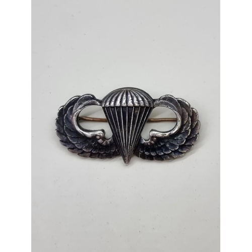 1650 - A World War II US Airborne Parachutists' jump wings lapel badge, marked 'Sterling', 4cm wide.... 