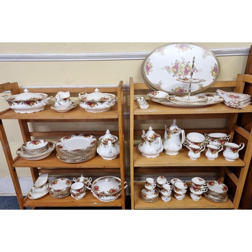 1685 - An extensive Royal Albert 'Old Country Roses' pattern tea and dinner service. 