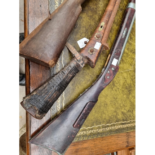 1699 - A reproduction flintlock blunderbuss; together with two muskets. (3)