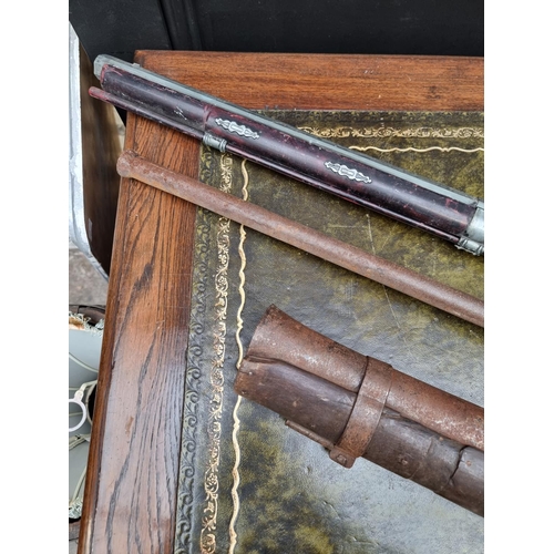 1699 - A reproduction flintlock blunderbuss; together with two muskets. (3)