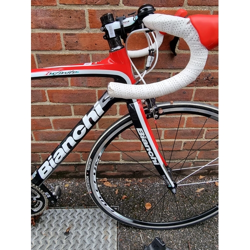 1736 - A Bianchi Infinito C2C full carbon road bike, 53cm, with Shimano 105 20 speed groupset and Fulrum Ra... 