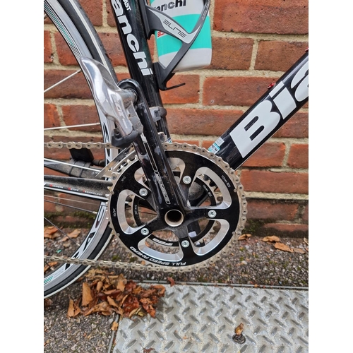 1736 - A Bianchi Infinito C2C full carbon road bike, 53cm, with Shimano 105 20 speed groupset and Fulrum Ra... 