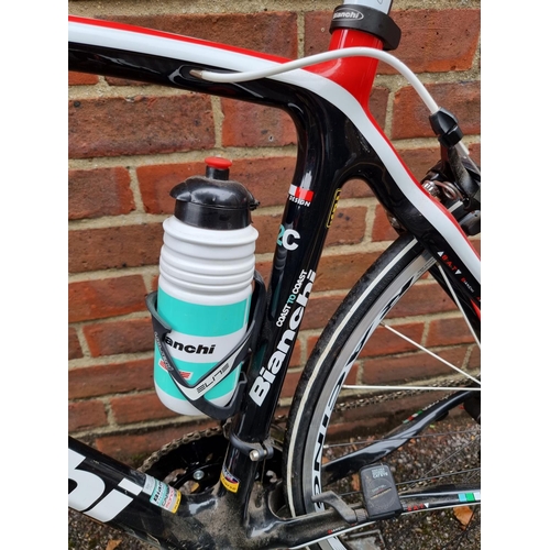 1736 - A Bianchi Infinito C2C full carbon road bike, 53cm, with Shimano 105 20 speed groupset and Fulrum Ra... 