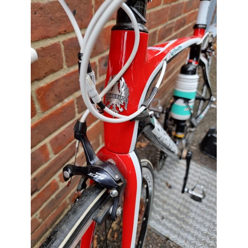 1736 - A Bianchi Infinito C2C full carbon road bike, 53cm, with Shimano 105 20 speed groupset and Fulrum Ra... 