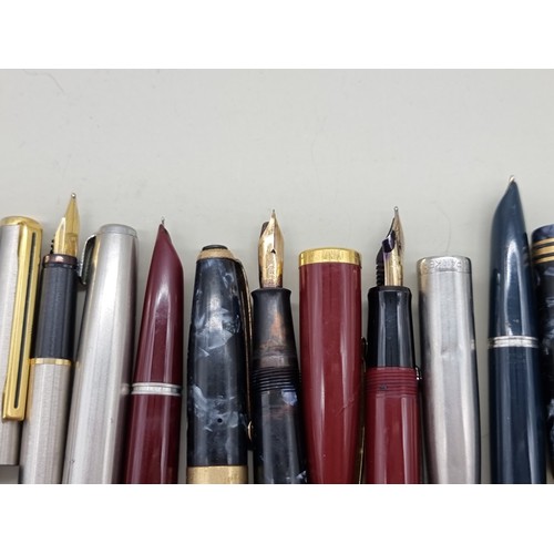 1621 - Eight various pens, two with 14k nibs.