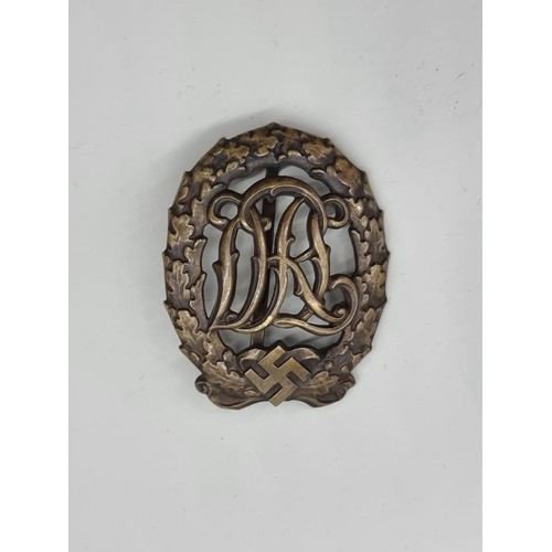 1651 - A German Third Reich 1937 pattern bronze DRL sports badge, inscribed 'Wernstein Jena', 4.8cm.... 