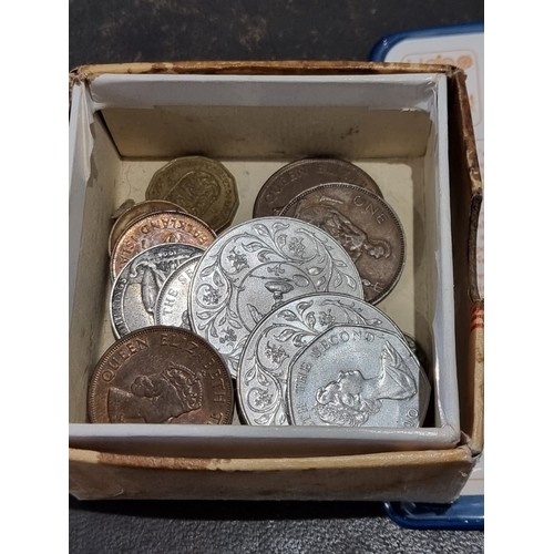 325A - Coins: a quantity of GB coinage to include; twenty crowns, seven old style two pound coins, three si... 