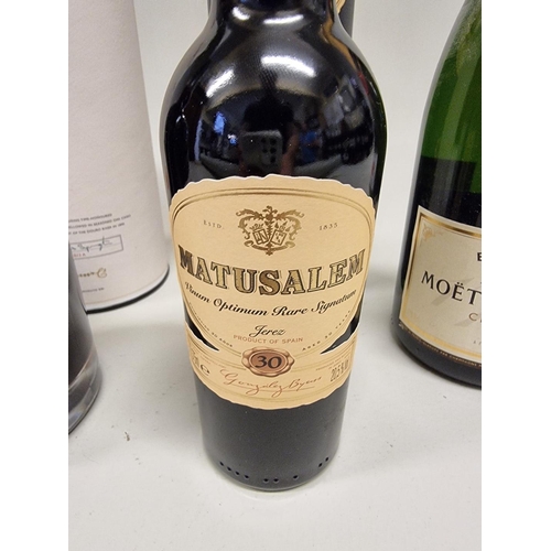 90 - A 37.5cl bottle of Gonzalez Byass Matusalem 30 Year Old Sherry, in card tube; together with a Graham... 