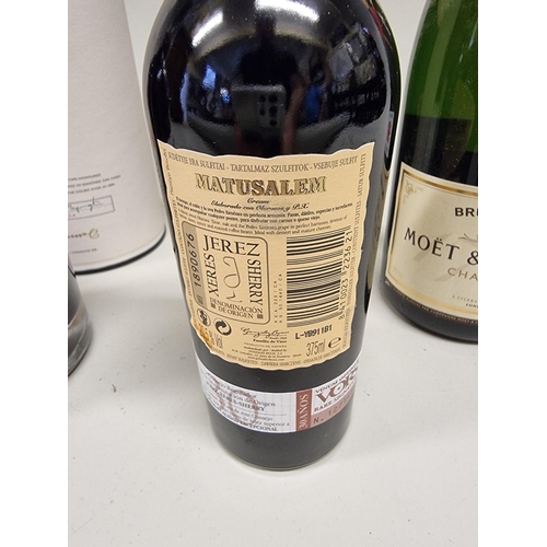 90 - A 37.5cl bottle of Gonzalez Byass Matusalem 30 Year Old Sherry, in card tube; together with a Graham... 