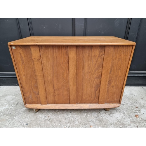 1016 - A vintage Ercol elm three drawer chest, 91.5cm wide. 