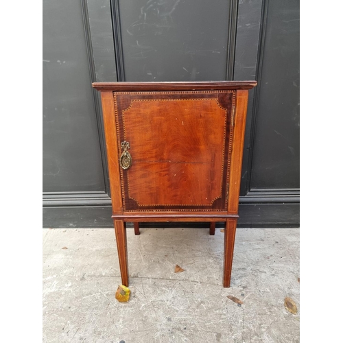 1040 - An Edwardian mahogany and inlaid bedroom suite, comprising: a triple wardrobe, 200.5cm wide; a mirro... 