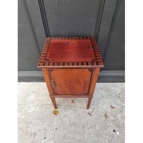 1040 - An Edwardian mahogany and inlaid bedroom suite, comprising: a triple wardrobe, 200.5cm wide; a mirro... 