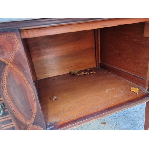 1040 - An Edwardian mahogany and inlaid bedroom suite, comprising: a triple wardrobe, 200.5cm wide; a mirro... 