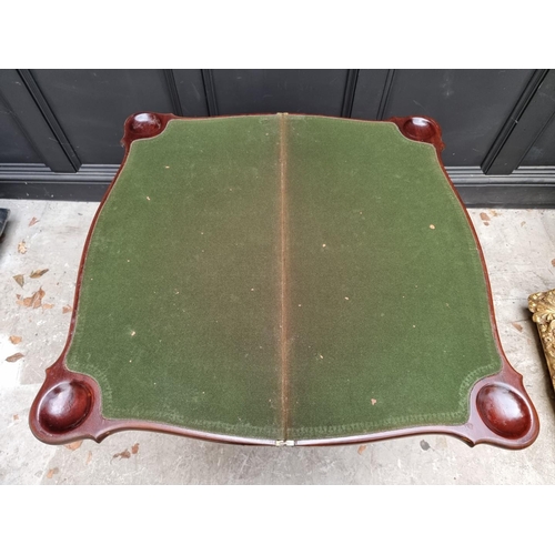 1051 - An 18th century style mahogany card table, with serpentine fronted swivel top, 77cm wide.... 