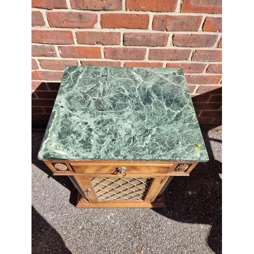 1063 - A small reproduction mahogany and marble top side cabinet, 53cm wide.