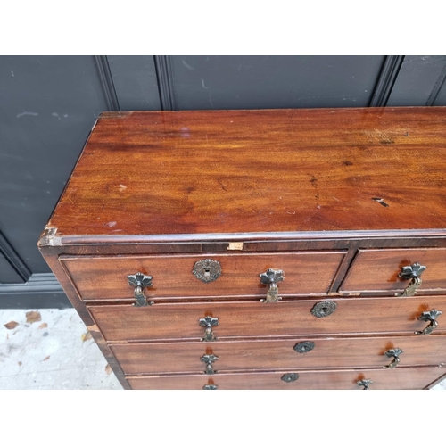 1073 - A George III mahogany chest of drawers, with caddy top, 86cm wide. 