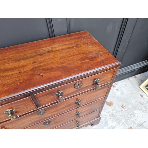 1073 - A George III mahogany chest of drawers, with caddy top, 86cm wide. 