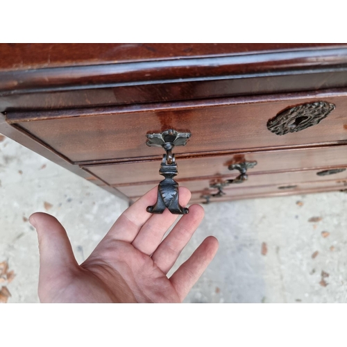 1073 - A George III mahogany chest of drawers, with caddy top, 86cm wide. 