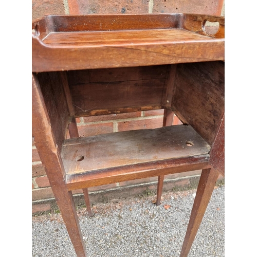 1074 - A Regency mahogany and line inlaid pot cupboard, 35cm wide.