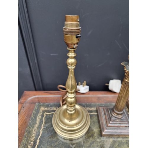 1158 - Four brass table lamps, to include two Corinthian column examples, total height of largest 48cm.... 