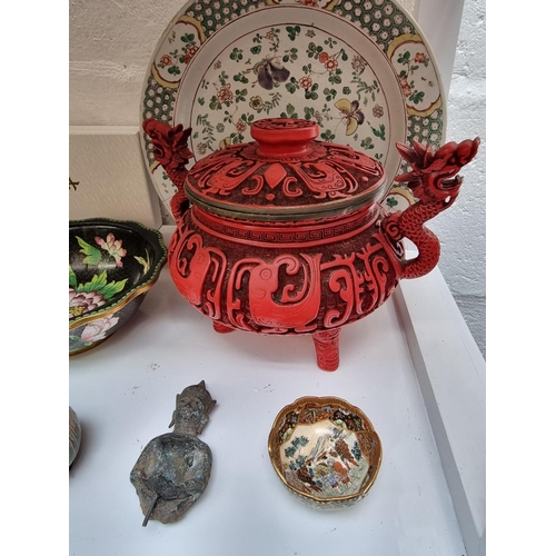 1207 - A mixed group of Chinese and Japanese ceramics and works of art, to include a Satsuma vase, 22cm hig... 