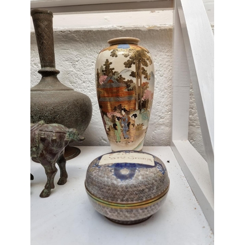 1207 - A mixed group of Chinese and Japanese ceramics and works of art, to include a Satsuma vase, 22cm hig... 