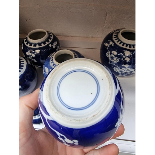 1209 - Fifteen Chinese blue and white ginger jars, five with covers, largest 27cm high. ... 