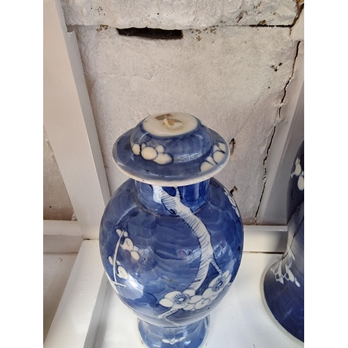 1211 - Six Chinese blue and white vases and jars, largest 27.5cm; together with two Japanese blue and white... 