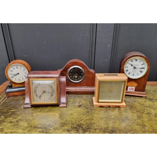 1380 - Five vintage mantel timepieces, to include examples by Elliott and Smiths, largest 20.5cm high.... 