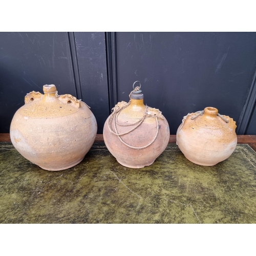 1404 - A rare graduated set of three pottery 'Cider Owls', attributed to Verwood Pottery, Dorset, largest 2... 