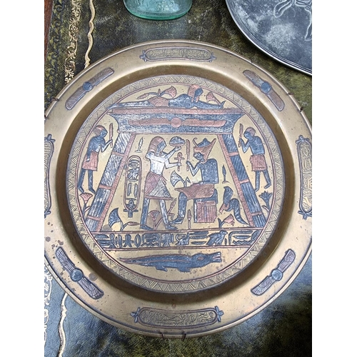 1412 - A mixed lot, to include a pair of Cairo Ware plates, 26.5cm diameter. (7)