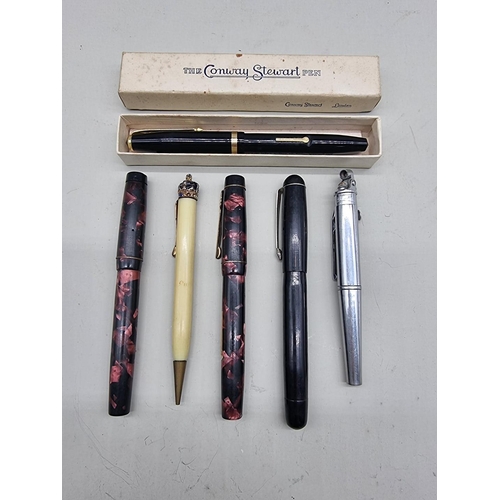 1475 - A small collection of vintage pens, to include two with 14ct nibs, one boxed; and a novelt... 