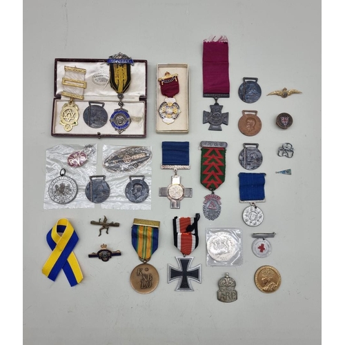 1486 - Medals: a collection of badges and medals, to include Masonic examples. 