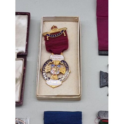 1486 - Medals: a collection of badges and medals, to include Masonic examples. 