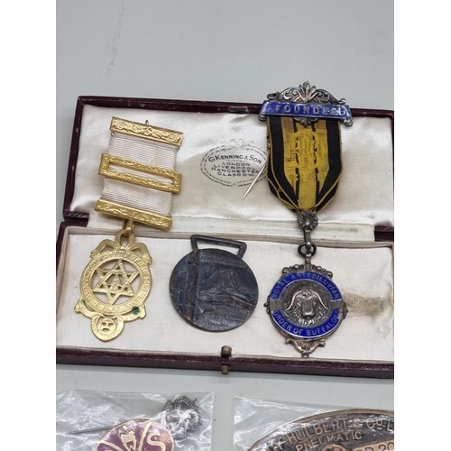 1486 - Medals: a collection of badges and medals, to include Masonic examples. 