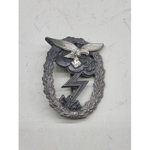 1493 - A German Third Reich Luftwaffe Ground Assault Badge, 5.5cm high.