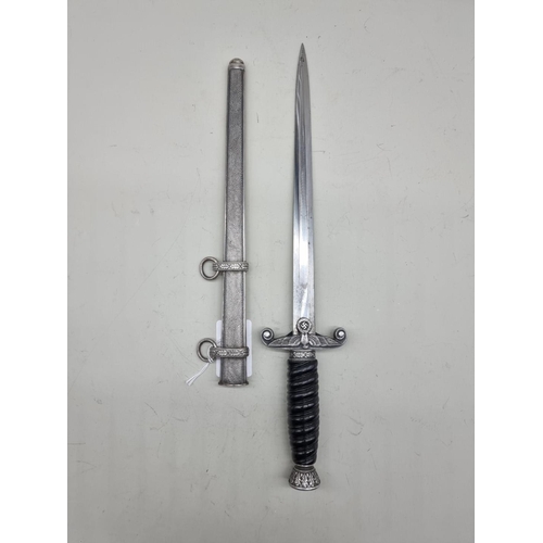 1538 - A German Third Reich first pattern Reichsbahn Railway dagger and steel sheath, the blade engraved 'A... 