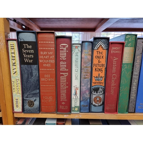 641 - FOLIO SOCIETY: collection of 50 vols pub. Folio Society, all VG in slipcase, over 3 shelves. (3... 