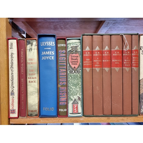 641 - FOLIO SOCIETY: collection of 50 vols pub. Folio Society, all VG in slipcase, over 3 shelves. (3... 