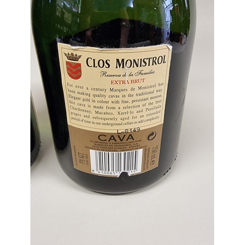 123 - A 75cl bottle of Heidsieck Monopole 'Gold Top' 2005 Vintage Champagne; together with a 75cl bottle o... 