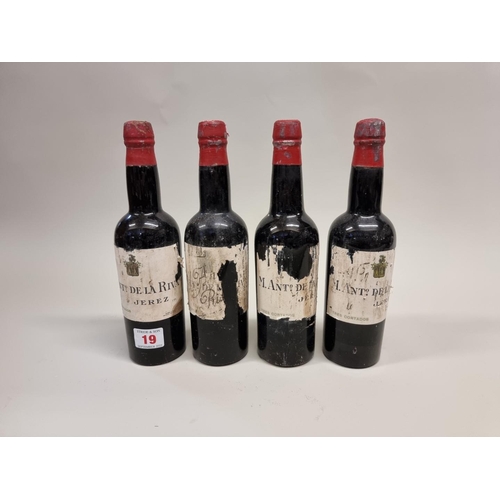 19 - Four half bottles of Tres Cortados sherry, Antonio de la Riva, 1940s bottling. (4)